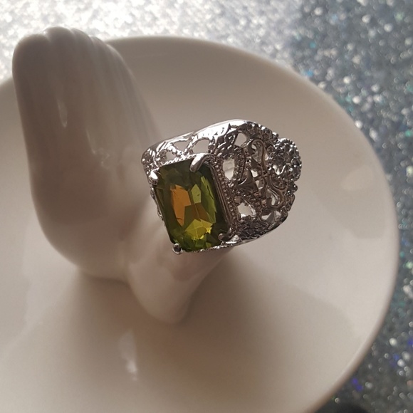 Jewelry - Large retro boho hollow ring